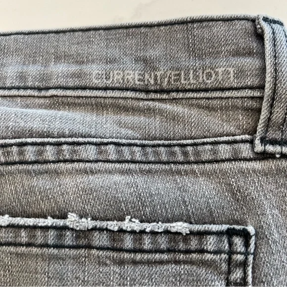 CURRENT/ELLIOT The Cropped Straight Jeans w/ Frayed Hem,‎ Grey, 27